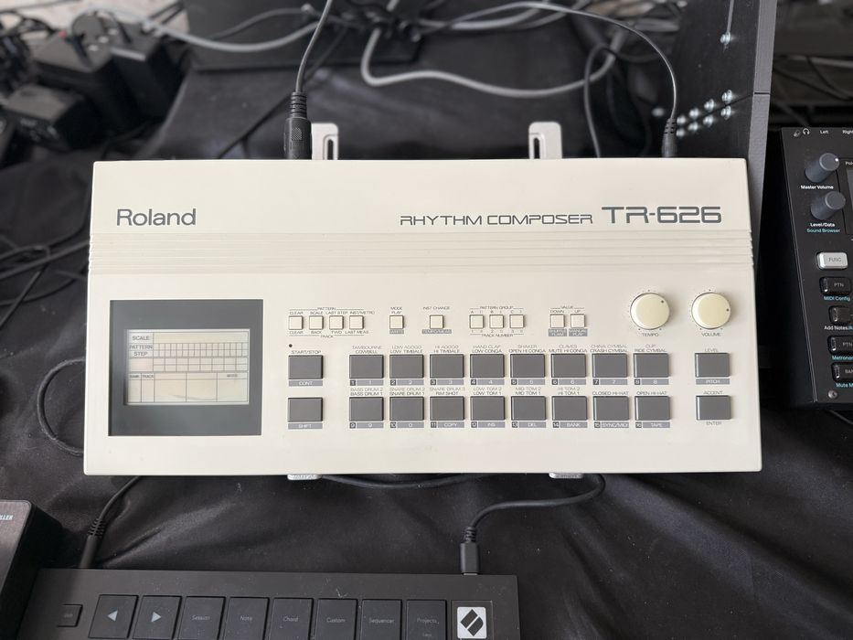 Roland TR 626  Драм машина rhythm  composer digital analog 707 series