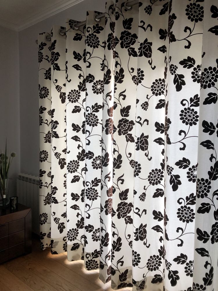 Cortinados beges e estampados 2x2 semi-opacos