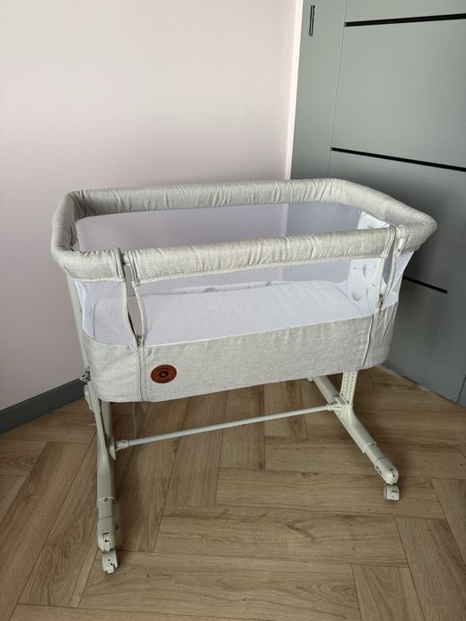Lionelo Aurora Beige Sand dostawka do łóżka z akcesoriami