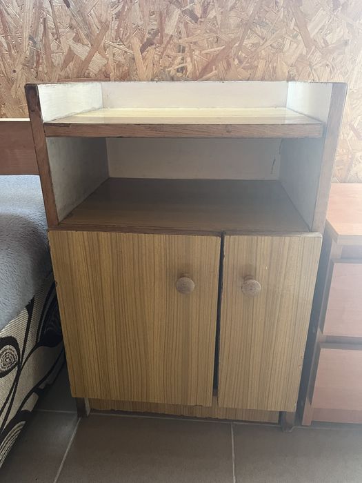 Mini szafka 62x42x30 z zamykanymi drzwiczkami stan bdb
