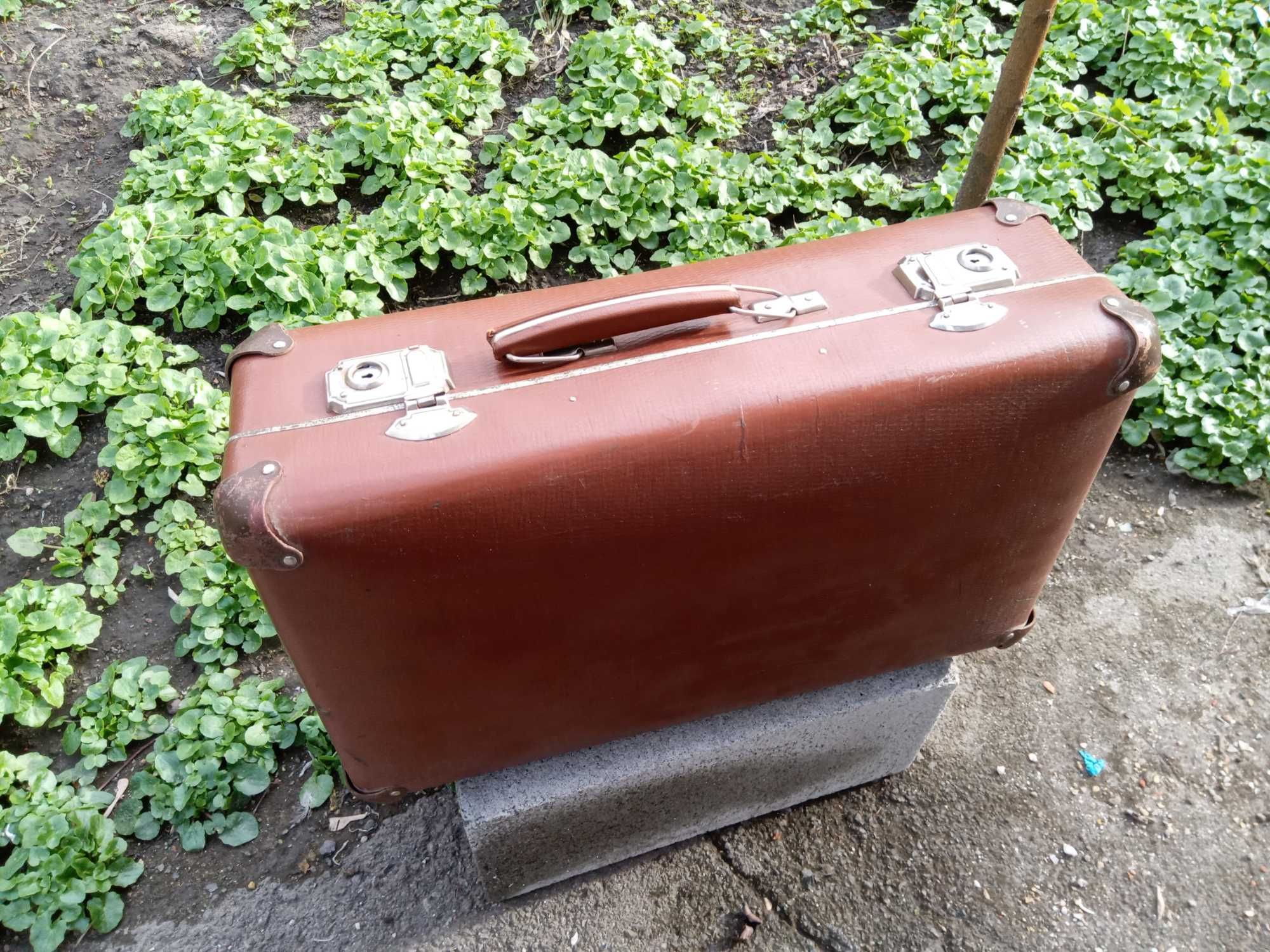 Чемодан винтажный / Vintage suitcase, International shipping available