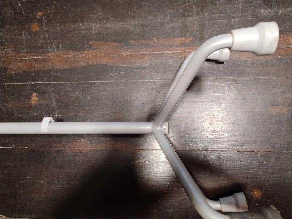 Laska inwalidzka typu czwórnóg, aluminiowa, regulowana wysokość