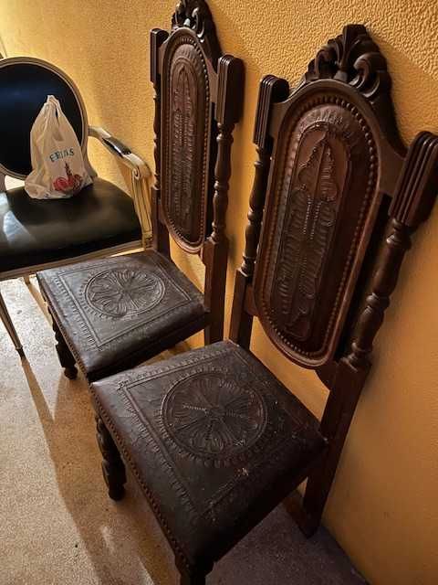 Cadeiras antigas em madeira com tampo em pele para restauro