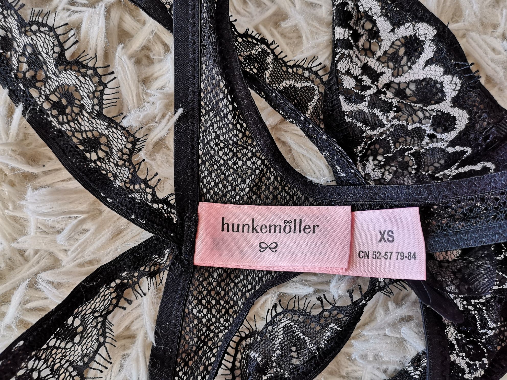 Stringi koronkowe Hunkemöller rozm. XS