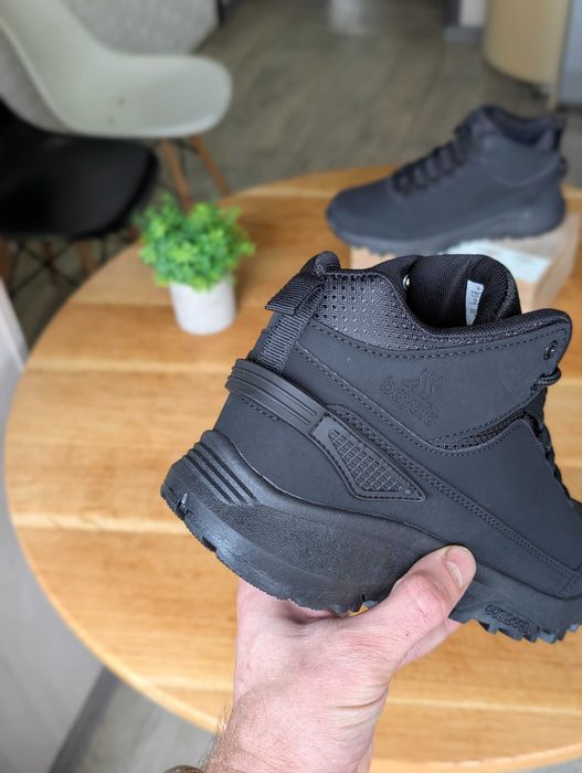 Чоловічі зимові кросівки черевики теплі і комфортні. водонепроникні
