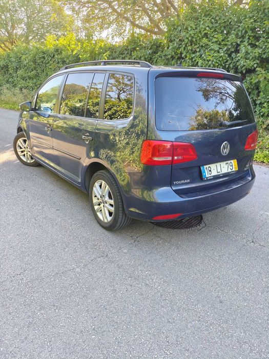 Volkswagen Touran 1.6 TDI (2011)  - Econômica e Espaçosa