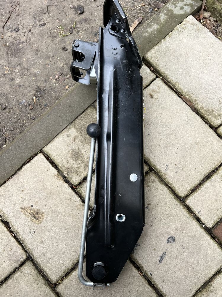 Домкрат Ауді Q5.