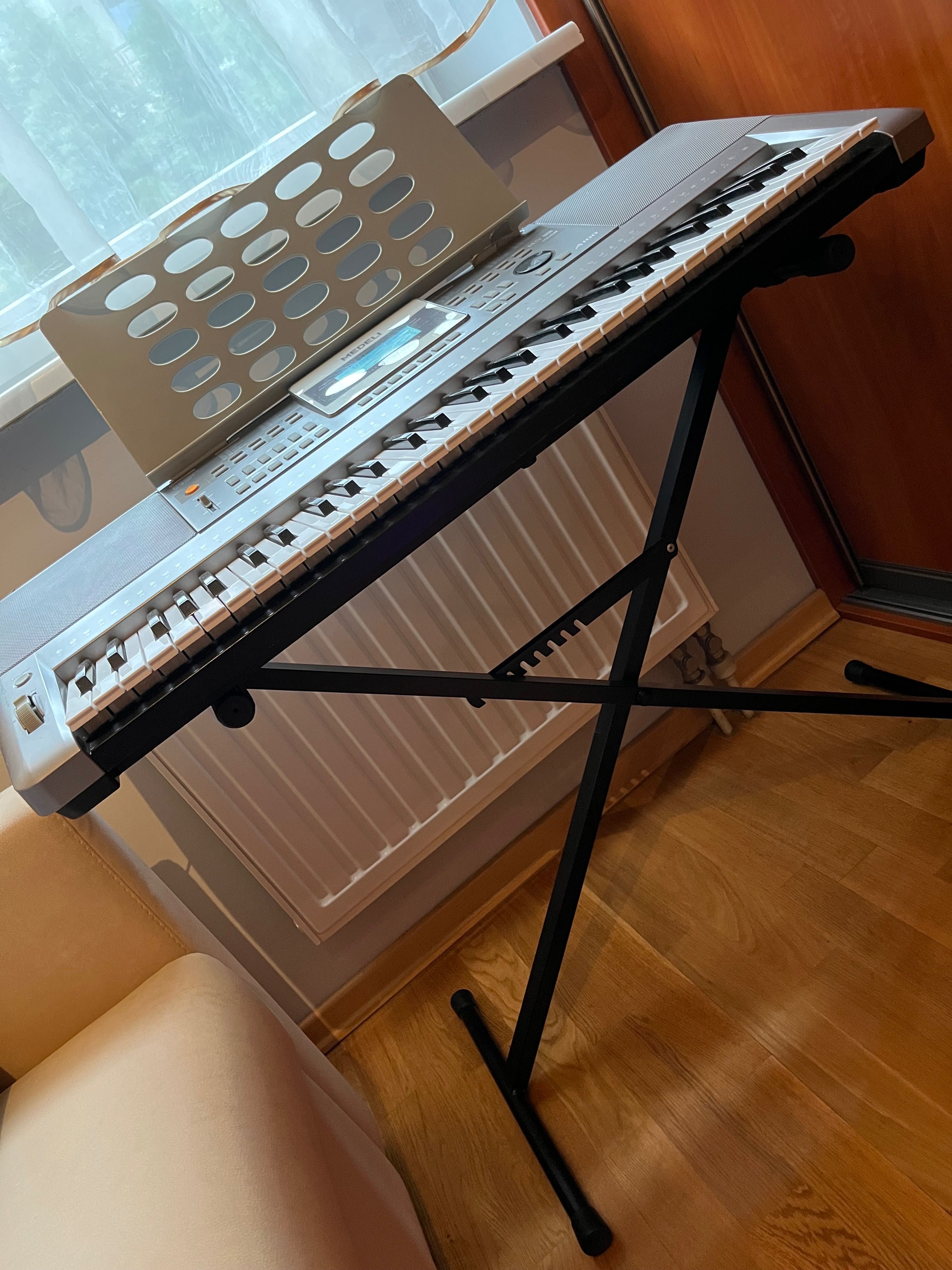 Medeli A100 Keyboard Piano + Stand – Great Condition!
