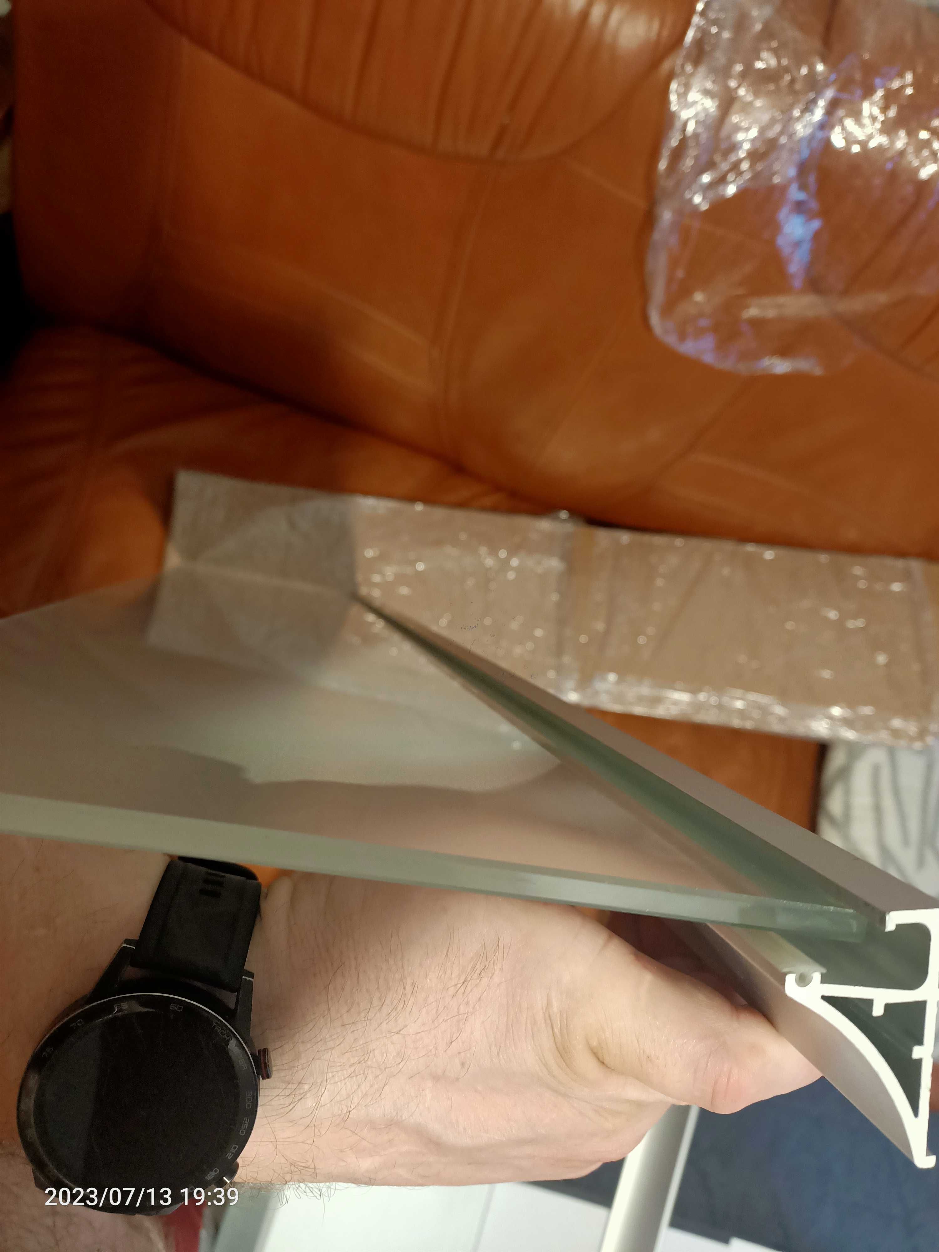 Profil aluminiowy z półką szklaną