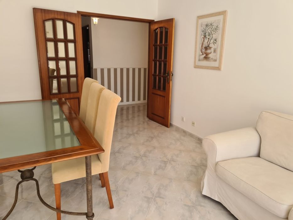 Mesa de jantar para sala e seis cadeiras pele pêssego