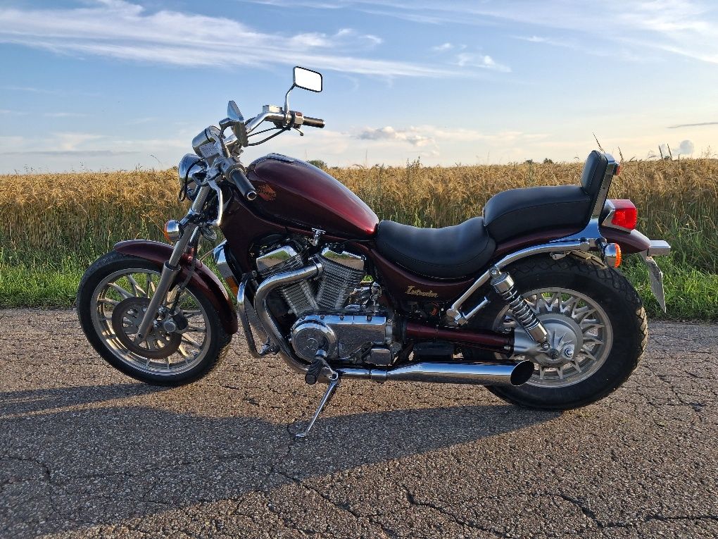 Suzuki Intruder vs700
