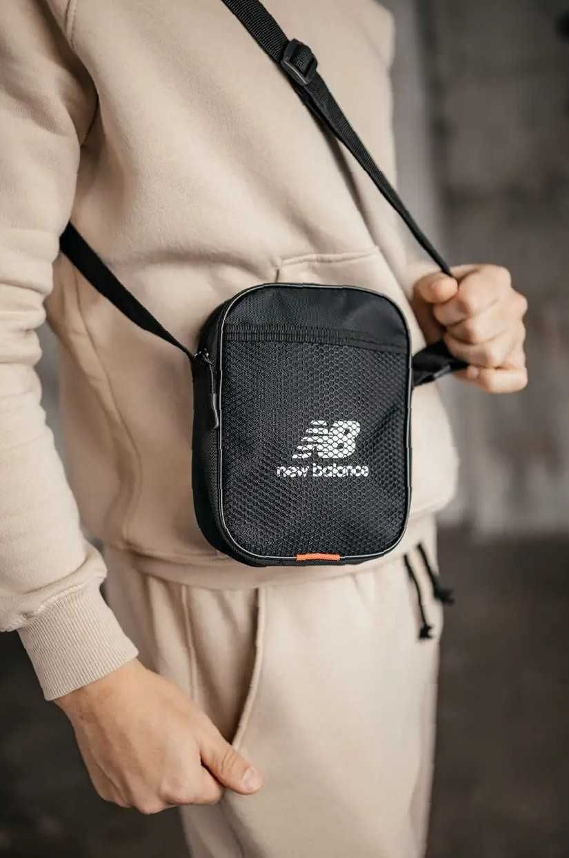 Чоловіча барсетка Nike чорна класика через плече