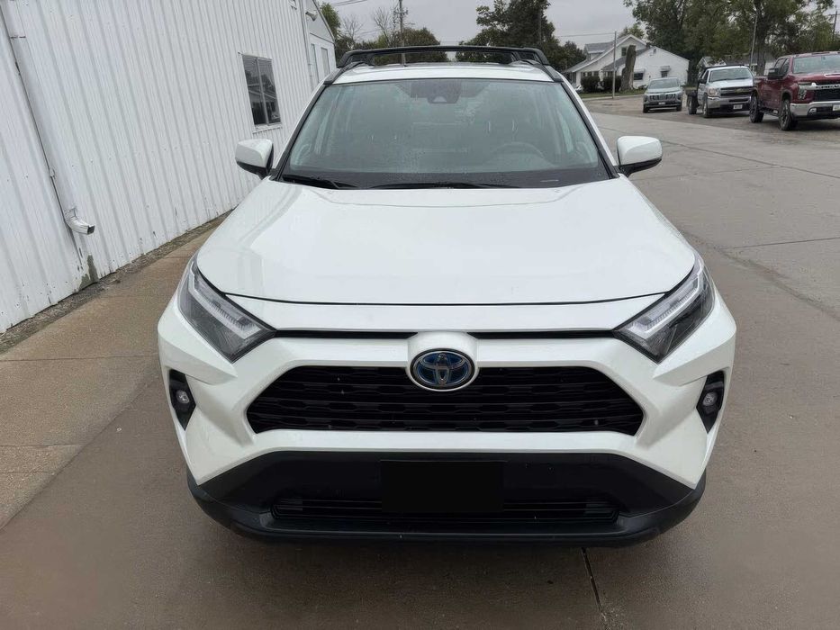 Toyota RAV4 Hybrid XLE Premium      2022