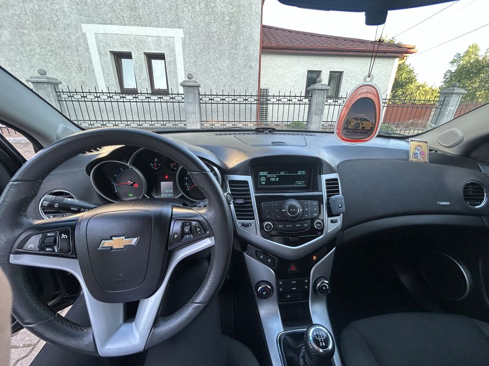 Chevrolet  Cruze  2011 рік седан в дуже хорошому стані варте уваги !!