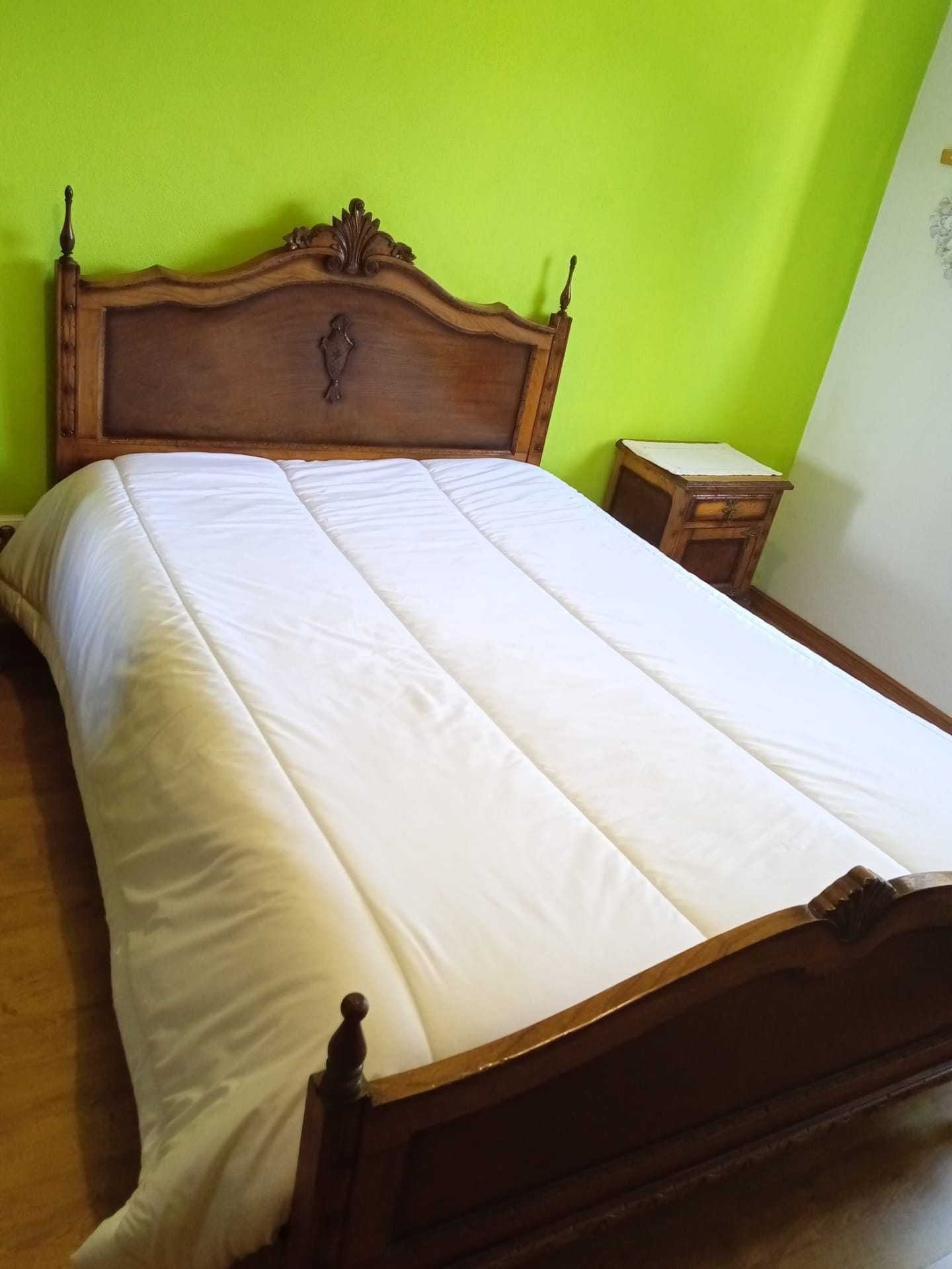 Quarto Casal Completo: Cama, Mesas de cabeceira, Cómoda e Roupeiro