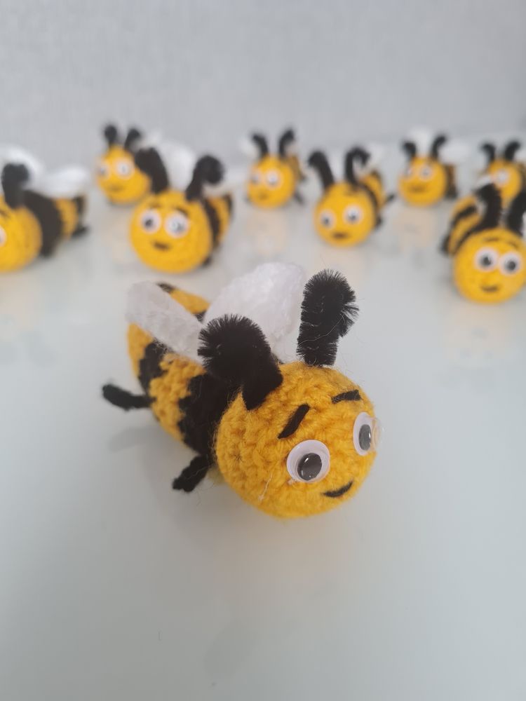Іграшка бджілка