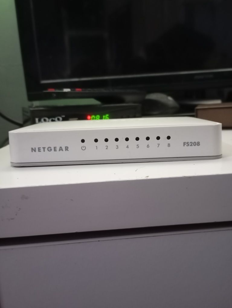 Netgear fs208 używany