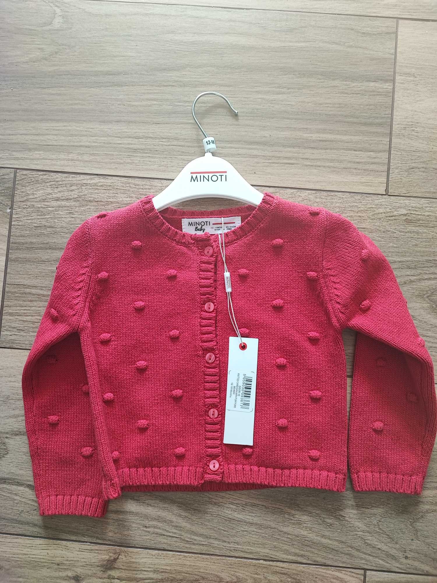 Czerwony sweter minoti