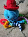 wesoła przywieszka ośmiorniczka 25cm do wózka na szydełku handmade
