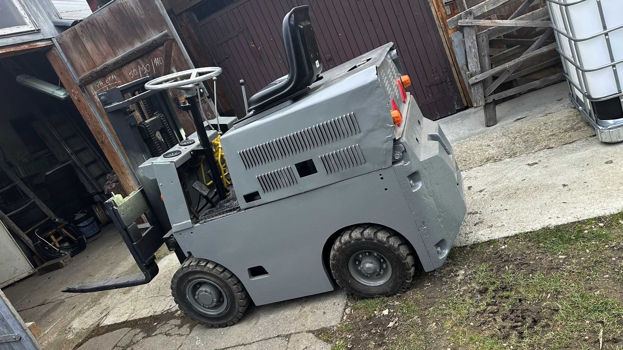 Wózek widłowy widlak RAK Suchedniów silnik URSUS C330