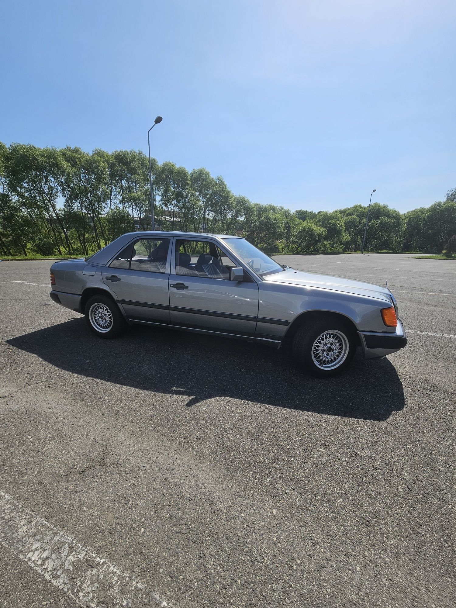 Mercedes   Benz 124 klasyk 1987