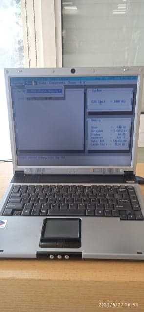 Laptop CA CLEVO 8800 1,4GHz 512Mb RAM 15" WIFI PCMCIA + torba