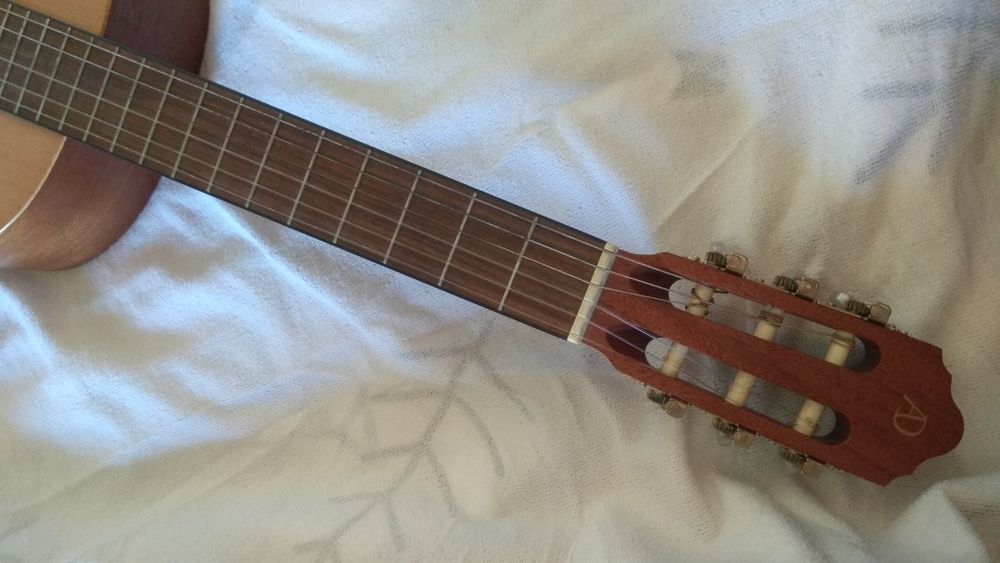 ADAMASTOR (made by APC) guitarra clássica poro aberto violão