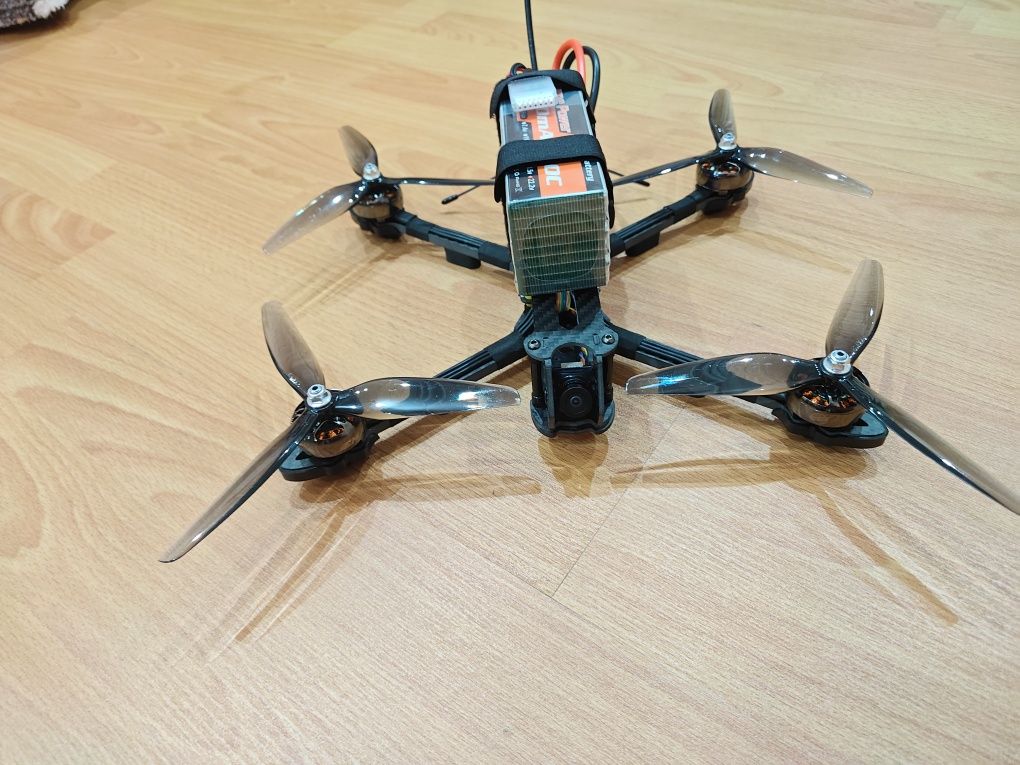 FPV дрон Mark 5V2 7" карбон, потужний дрон

Приблизна Оцінка