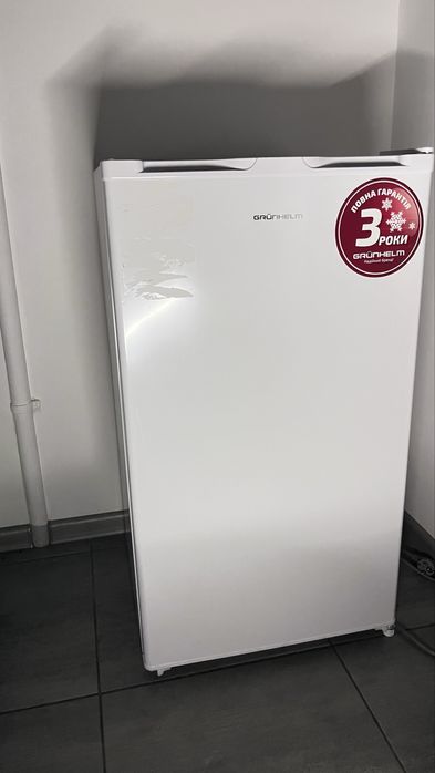 Холодильник з морозилкою