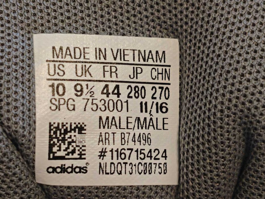 Кроссовки Adidas (оригинал) фирменные размер-44 стелька- 28см.