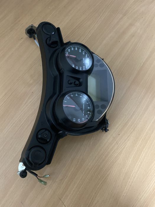 Kawasaki GTR 1400 Licznik osłona wypełnienie licznika zapalniczki kokp