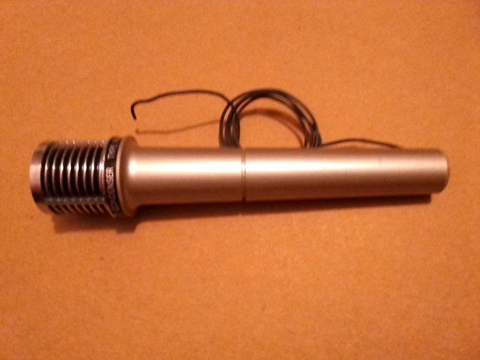 Винтажный микрофон.