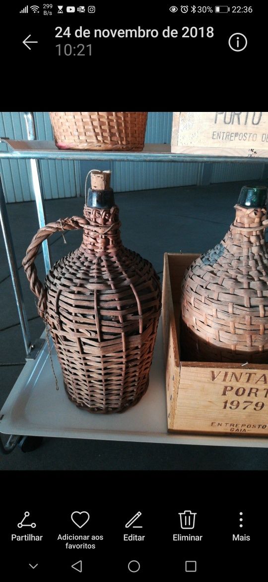 Garrafões de vinho vintage