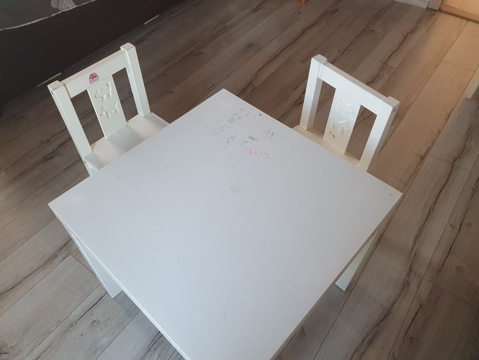 Stolik dla dzieci Ikea + 2 krzesła