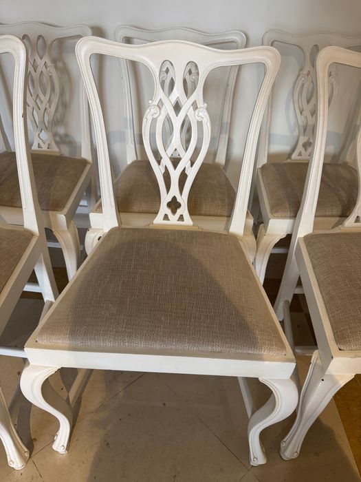 8 Cadeiras de madeira maciça