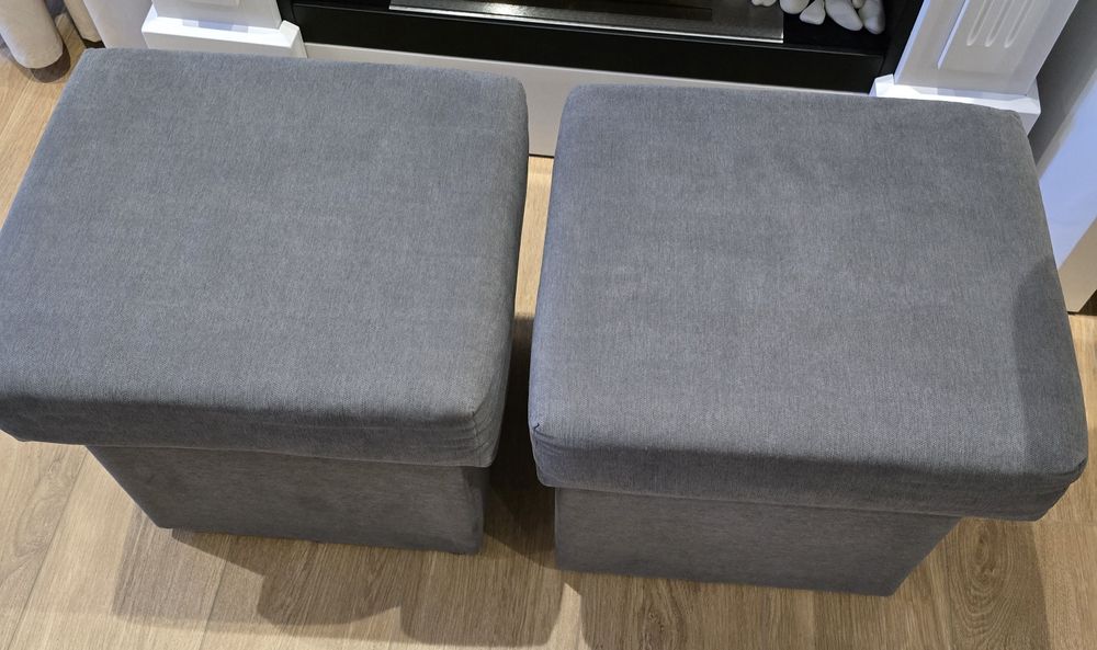 Sprzedam dwie pufy szare otwierane ze schowkami.