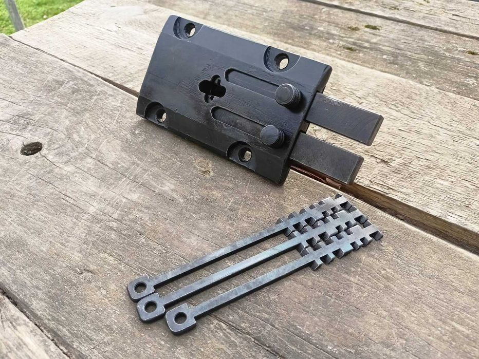 Фрезерований гаражний, рейковий сталевий замок. Вороніння.