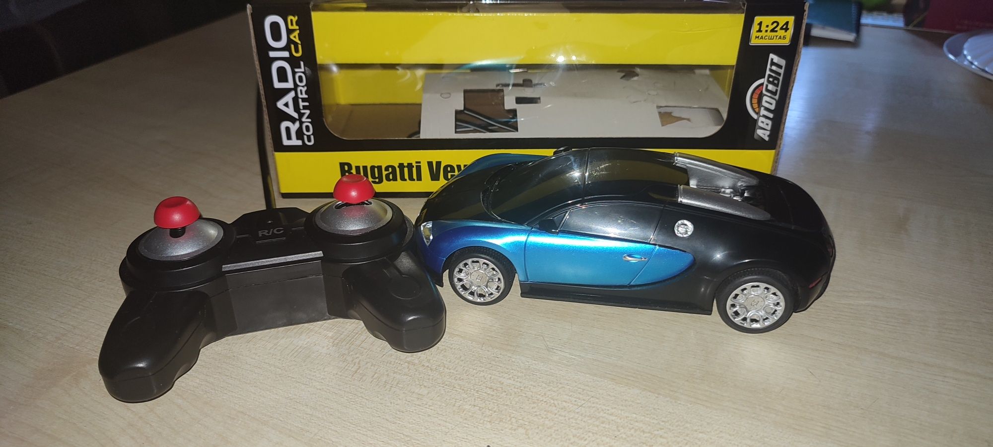 Машинка Bugatti на радіоуправлінні