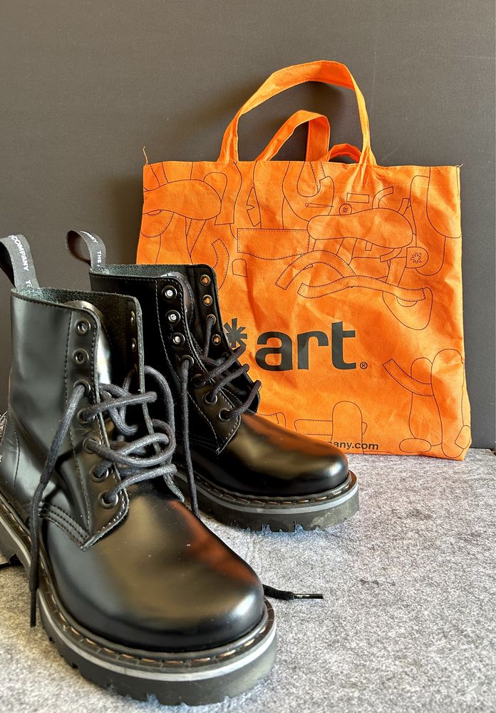 Botas de Pele Pretas (portes incluídos)
