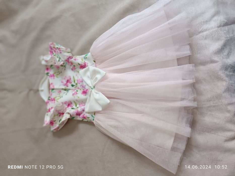 Sprzedam piękną sukieneczkę z opaską