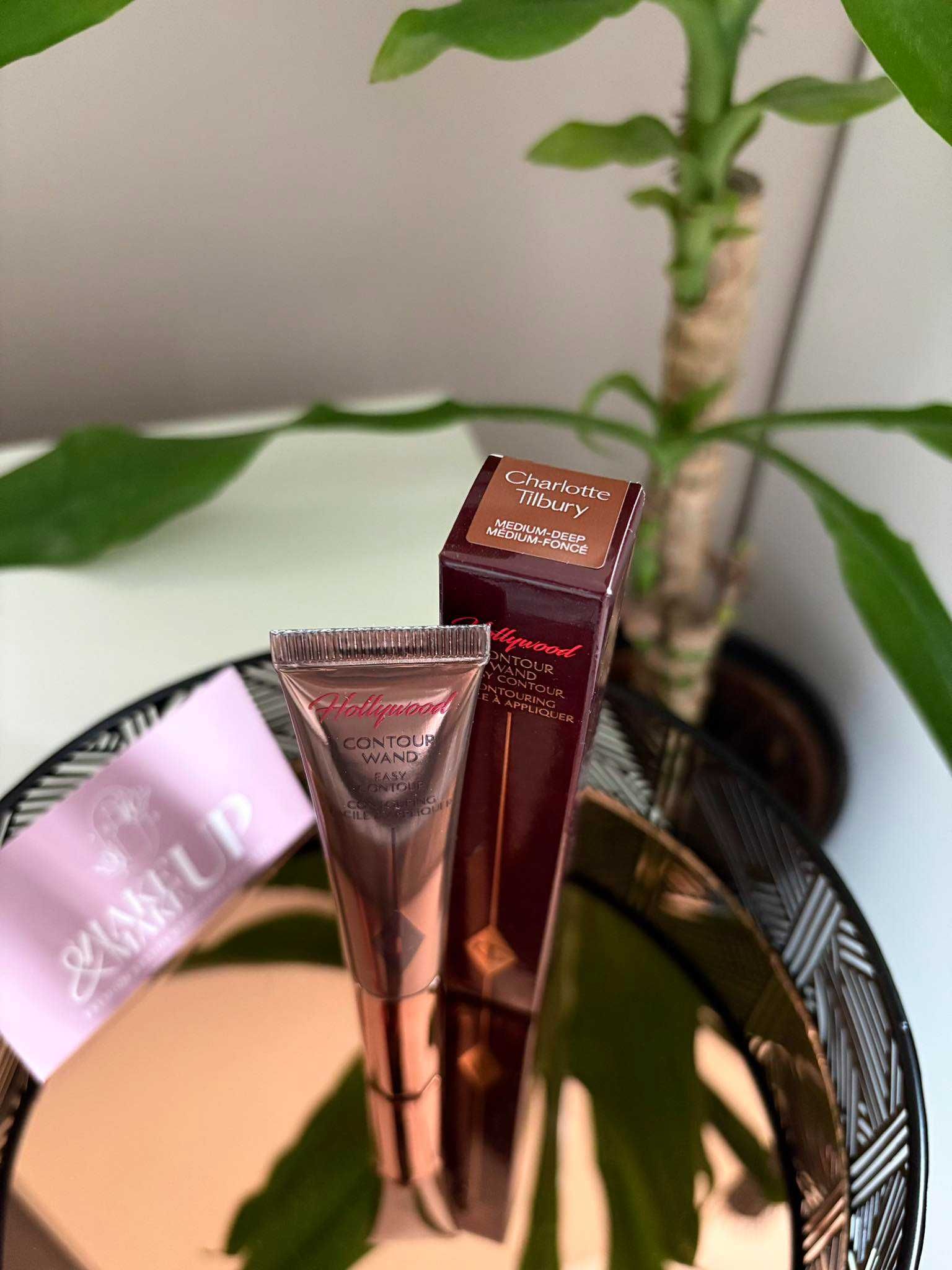Charlotte Tilbury Hollywood Contour Light Wand. Odcień Medium-Deep.
