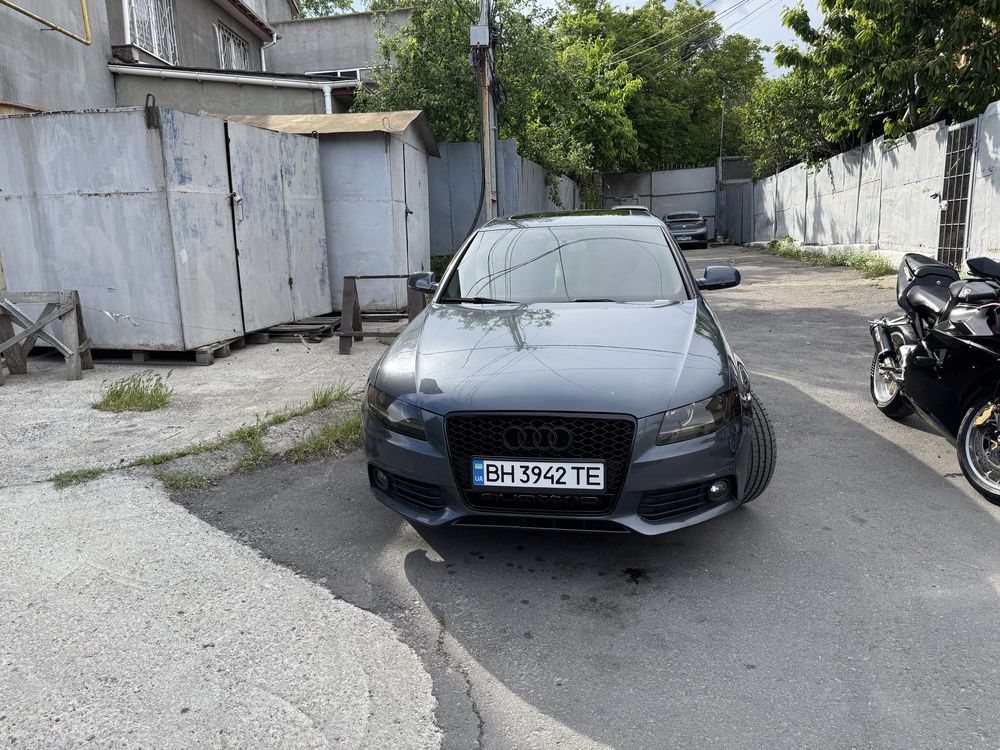 Audi a4 b8 2011 год.