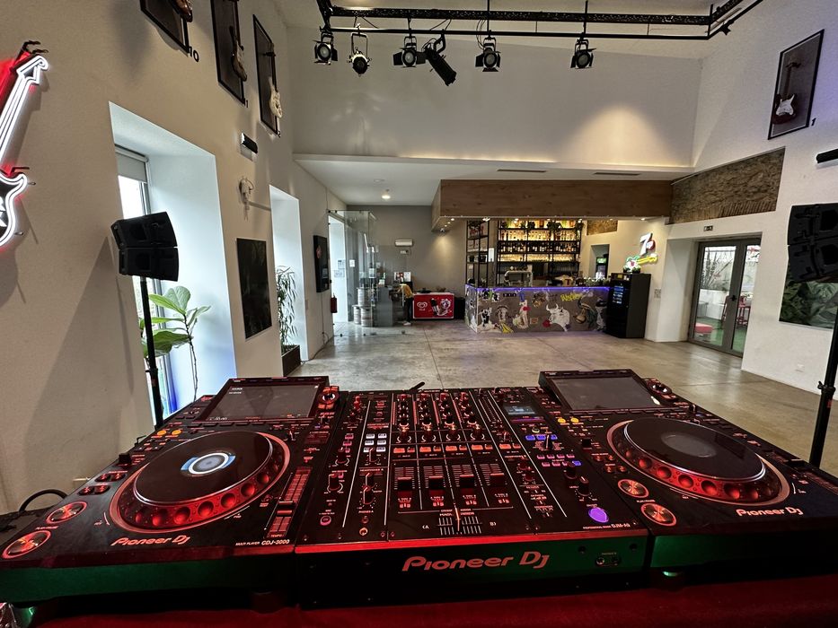 Cdj 2000nxs2, cdj 3000, djm 900nxs2 e djm a9