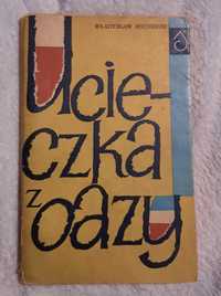 Ucieczka z oazy - Władysław Bochenek książka wydanie I