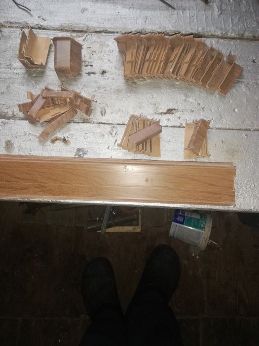 Плинтус пластиковий бу