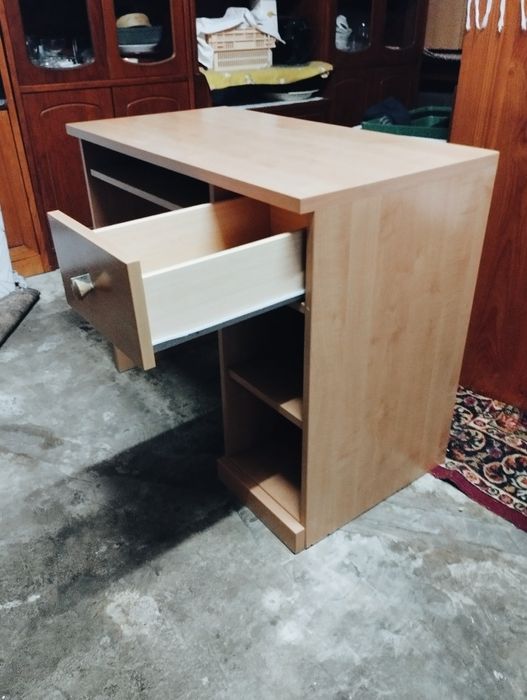 Secretária de madeira em ótimo estado