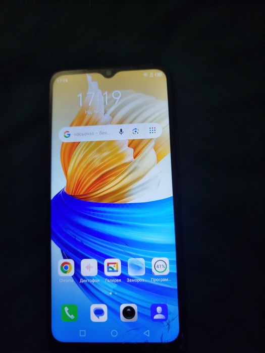 Infinix  продам ціна 1100 стан на фото