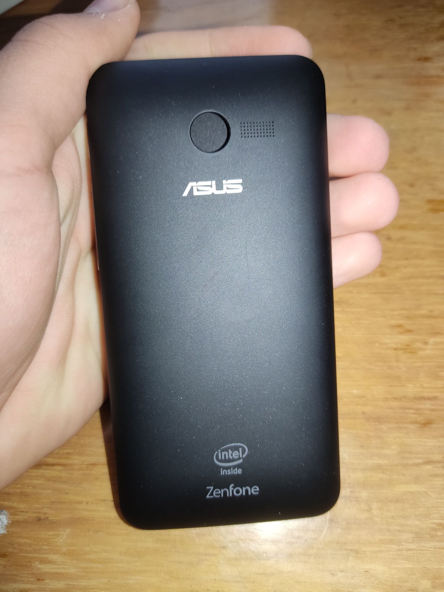 Продаю Asus ZenFone 4