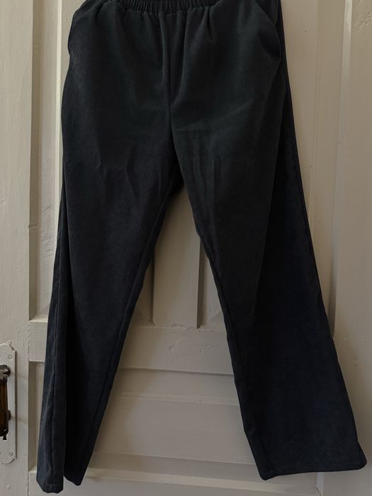 Вельветовий сірий костюм, розмір М , стан ідеальний