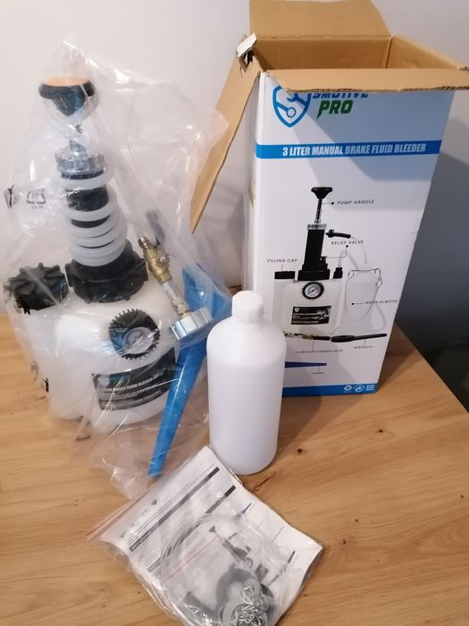 Ręczna pompka odpowietrzania hamulców CMOTIV PRO nowa